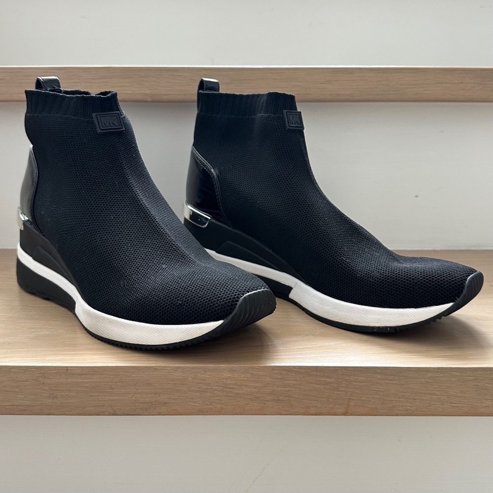MICHAEL KORS 🖤Skyler Knit Bootie Wedge SNEAKER Black W8.5 StreetChic ATHLEISURE - Picture 2 of 11